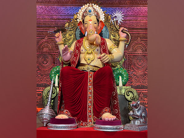 Ganesh Chaturthi Devotees throng Mumbai Pandaal for Lalbaugcha Rajas darshan